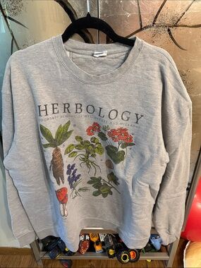 Herbology Graphic Crewneck Sweatshirt - Gray